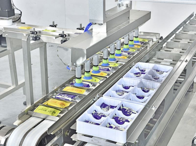 vertical joint robot loading tray arm robot machine custom made manufacturing